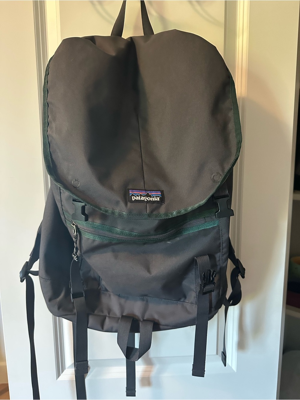 Patagonia Arbor Classic pack. Dark Gray.